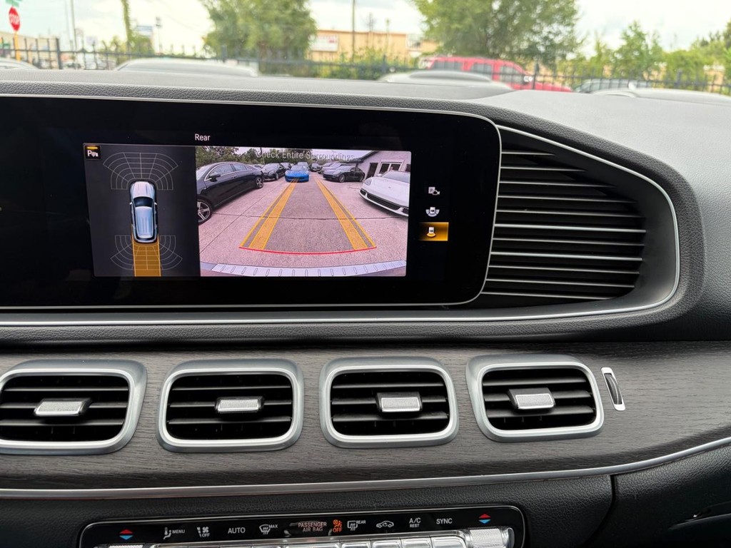 Mercedes-Benz GLE 350 Vehicle Full-screen Gallery Image 23
