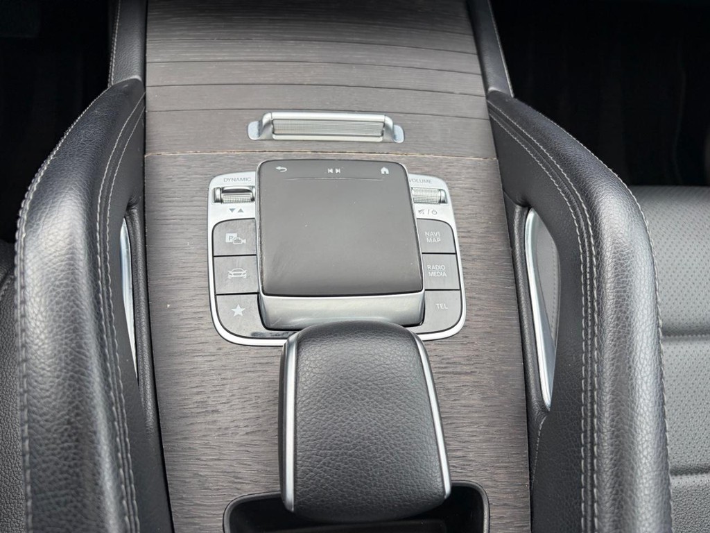 Mercedes-Benz GLE 350 Vehicle Full-screen Gallery Image 25