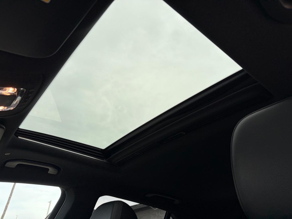 Mercedes-Benz GLE 350 Vehicle Full-screen Gallery Image 28