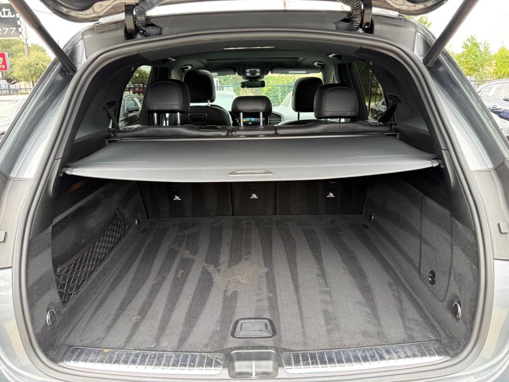 Mercedes-Benz GLE 350 Vehicle Full-screen Gallery Image 29