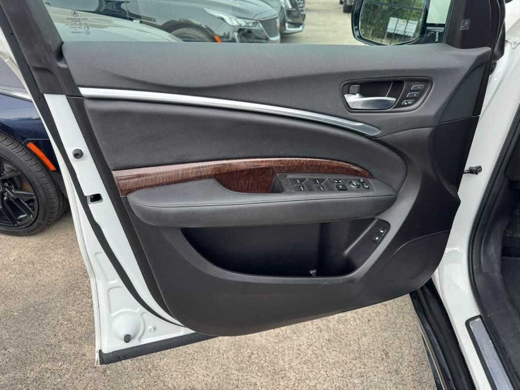 Acura MDX Vehicle Full-screen Gallery Image 12