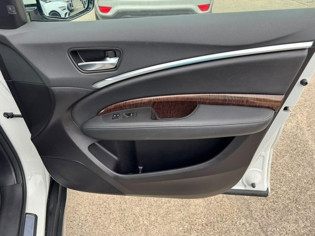 Acura MDX Vehicle Full-screen Gallery Image 15