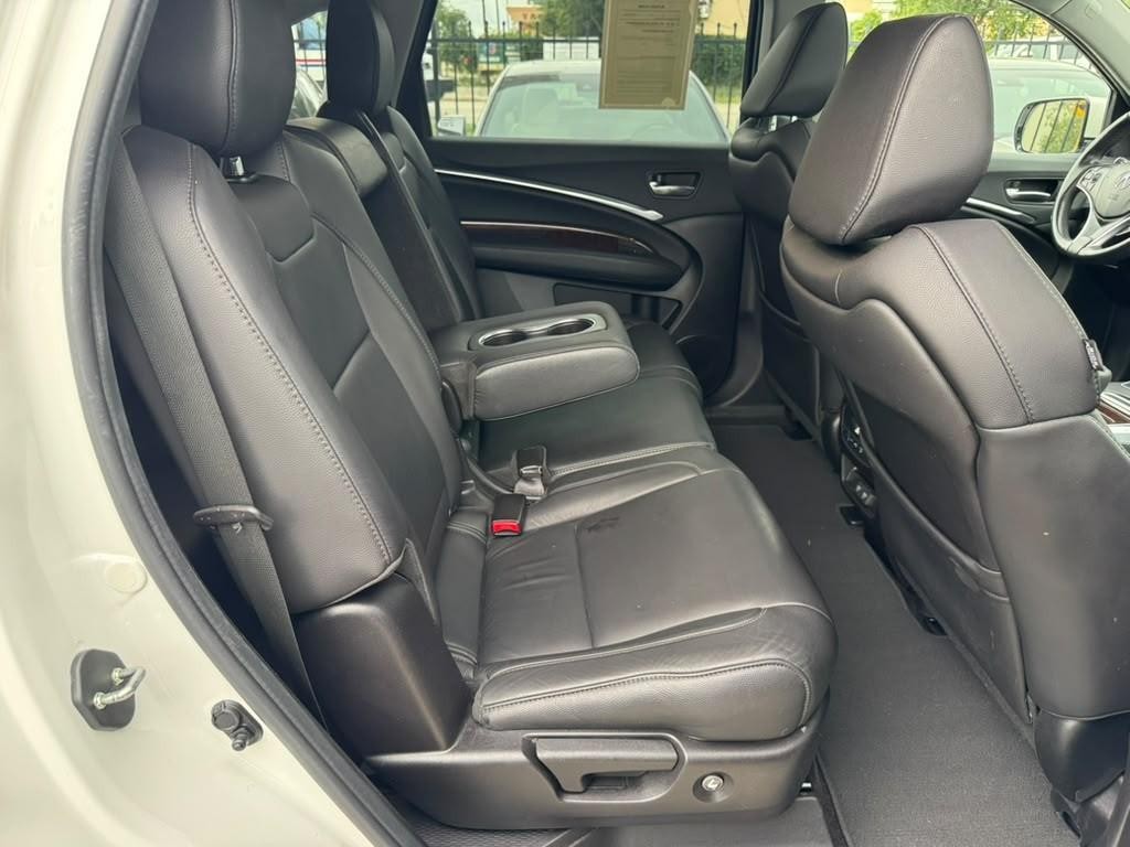 Acura MDX Vehicle Full-screen Gallery Image 16