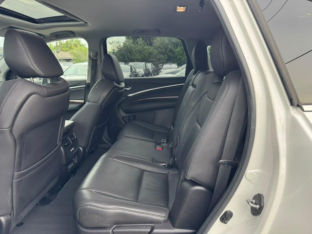 Acura MDX Vehicle Full-screen Gallery Image 19