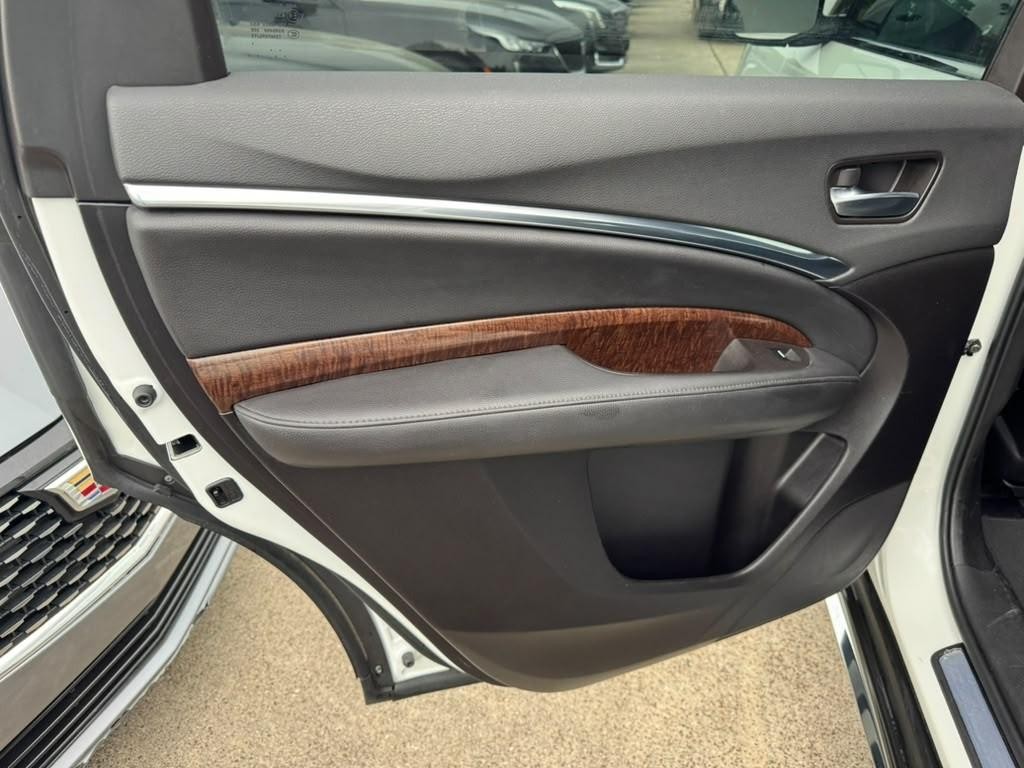 Acura MDX Vehicle Full-screen Gallery Image 21