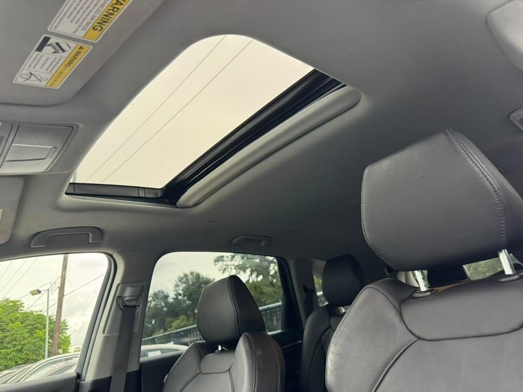Acura MDX Vehicle Full-screen Gallery Image 29