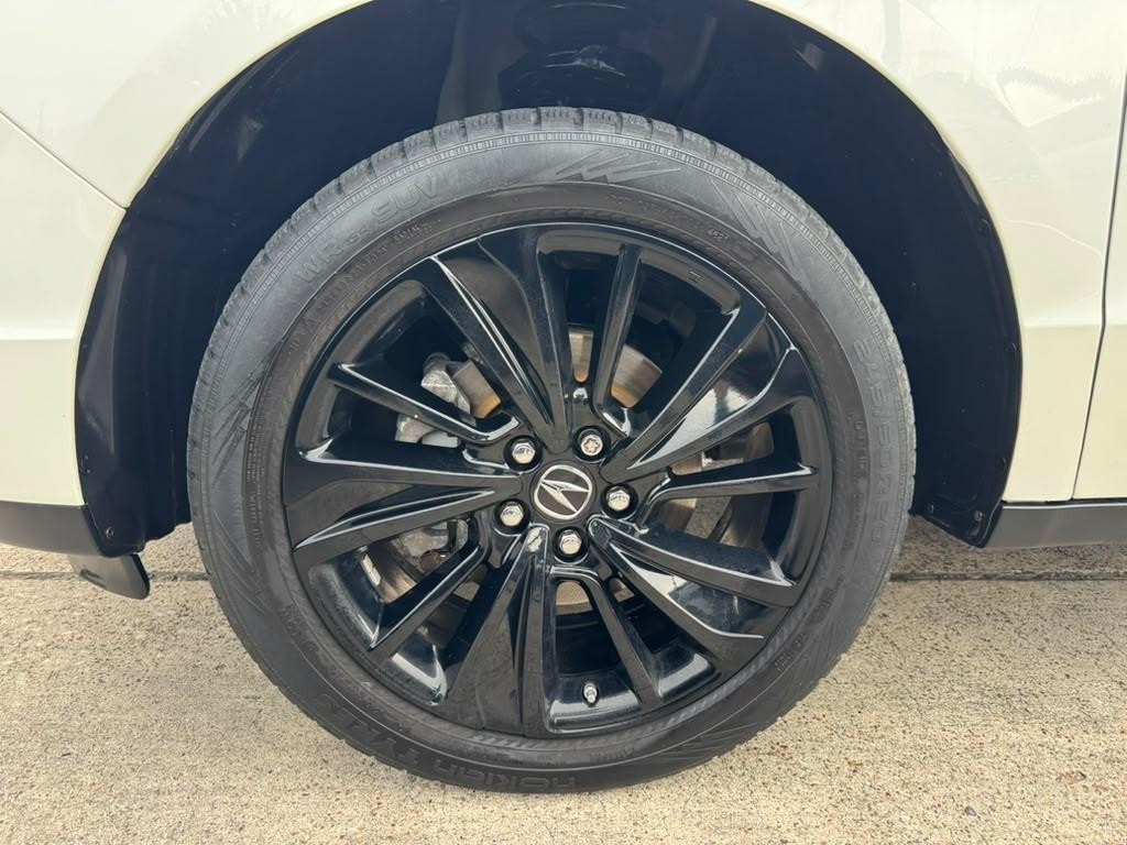 Acura MDX Vehicle Full-screen Gallery Image 30