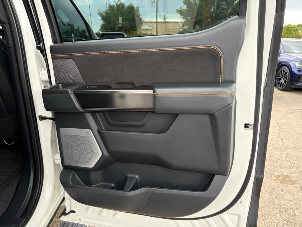 Ford F-150 Vehicle Full-screen Gallery Image 19