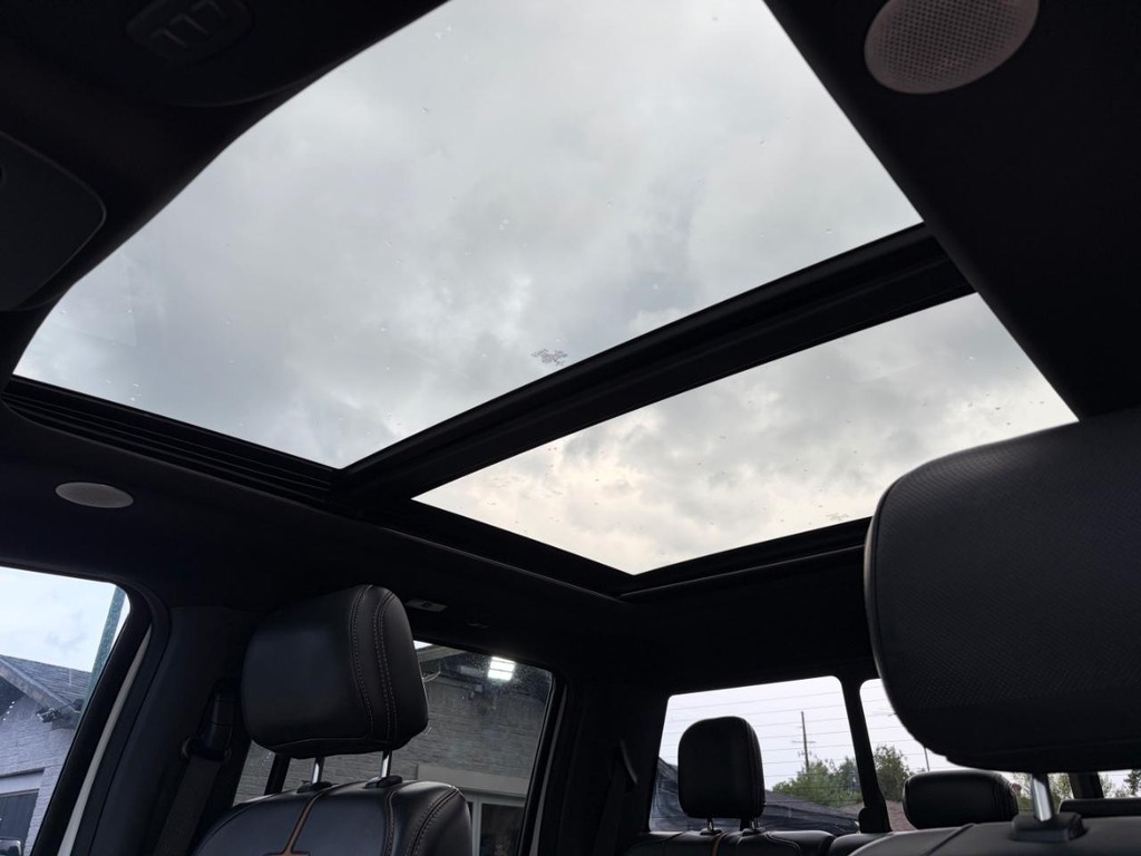 Ford F-150 Vehicle Full-screen Gallery Image 26