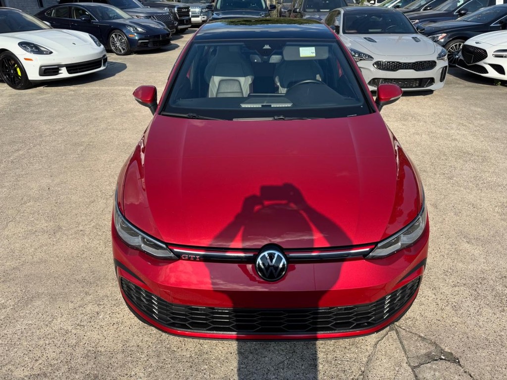 Volkswagen Golf GTI Vehicle Full-screen Gallery Image 03