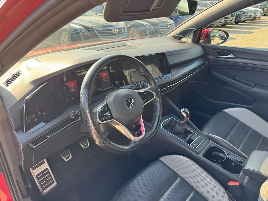 Volkswagen Golf GTI Vehicle Full-screen Gallery Image 10