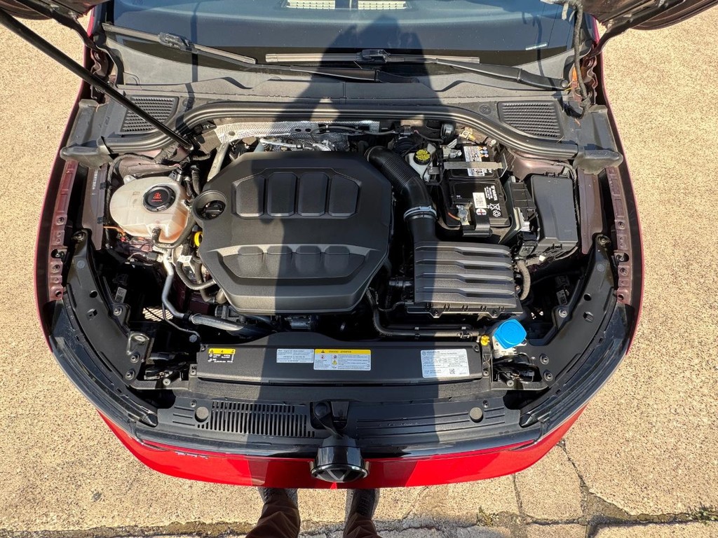 Volkswagen Golf GTI Vehicle Full-screen Gallery Image 29