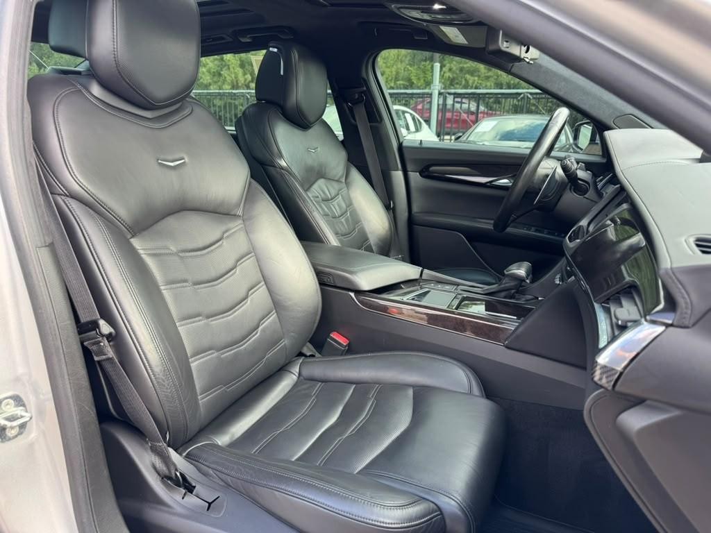 Cadillac CT6 Vehicle Full-screen Gallery Image 14