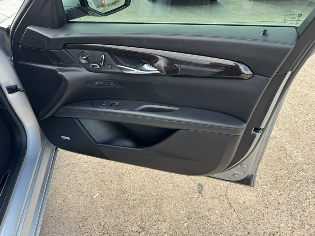 Cadillac CT6 Vehicle Full-screen Gallery Image 15