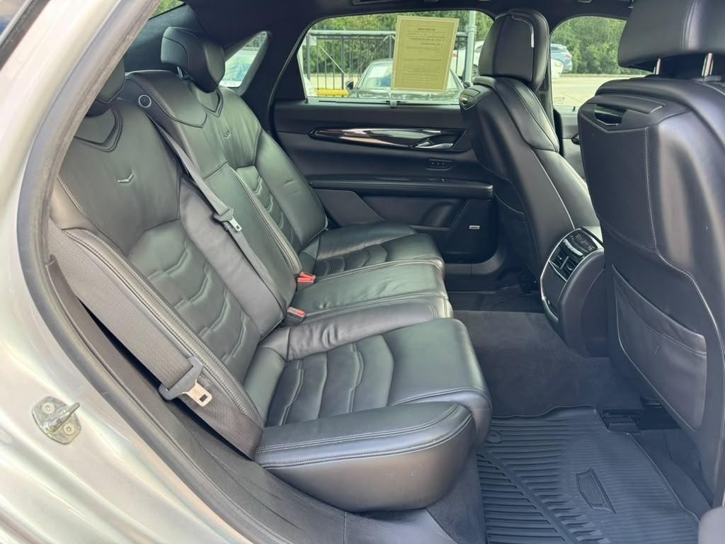 Cadillac CT6 Vehicle Full-screen Gallery Image 16