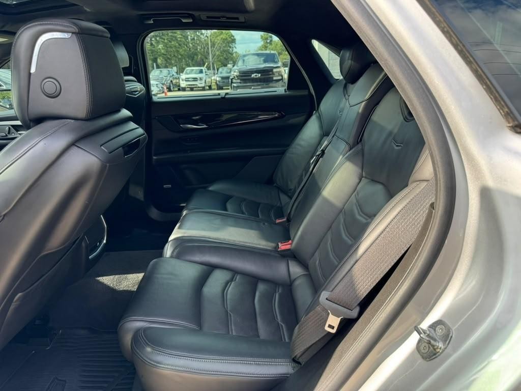 Cadillac CT6 Vehicle Full-screen Gallery Image 18