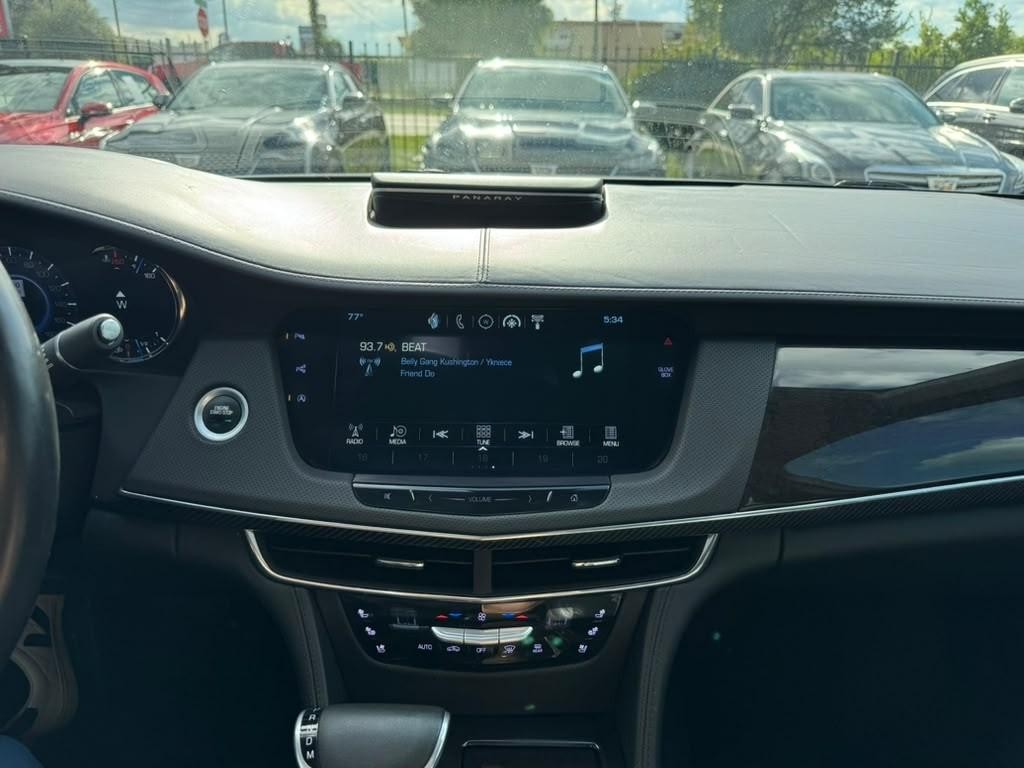 Cadillac CT6 Vehicle Full-screen Gallery Image 22