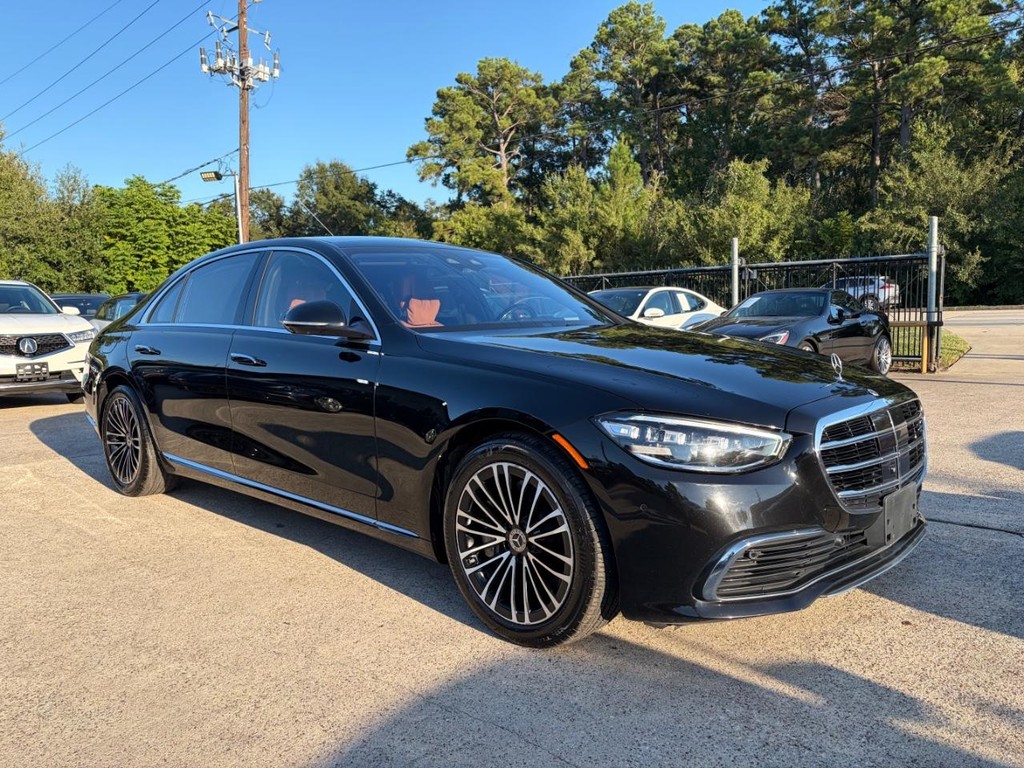 Mercedes-Benz S-Class Vehicle Full-screen Gallery Image 04