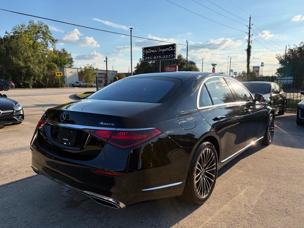Mercedes-Benz S-Class Vehicle Full-screen Gallery Image 06