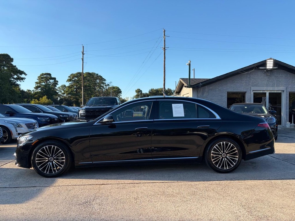 Mercedes-Benz S-Class Vehicle Full-screen Gallery Image 09