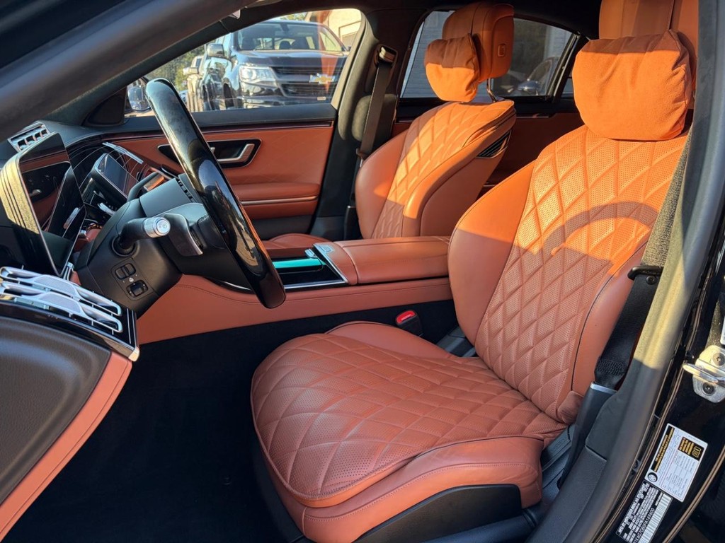 Mercedes-Benz S-Class Vehicle Full-screen Gallery Image 11