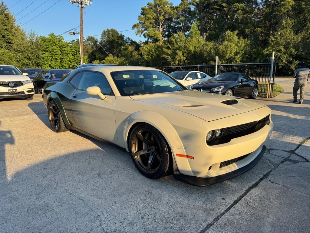 Dodge Challenger Vehicle Full-screen Gallery Image 03