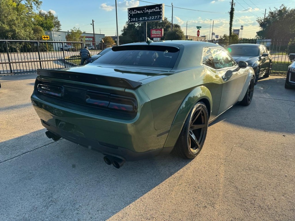Dodge Challenger Vehicle Full-screen Gallery Image 05