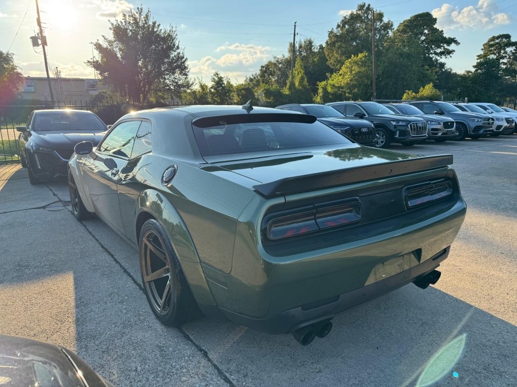 Dodge Challenger Vehicle Full-screen Gallery Image 07