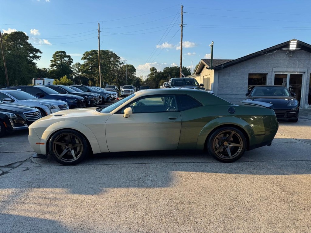 Dodge Challenger Vehicle Full-screen Gallery Image 08