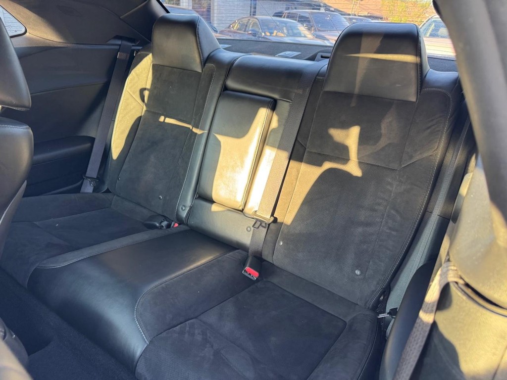 Dodge Challenger Vehicle Full-screen Gallery Image 15