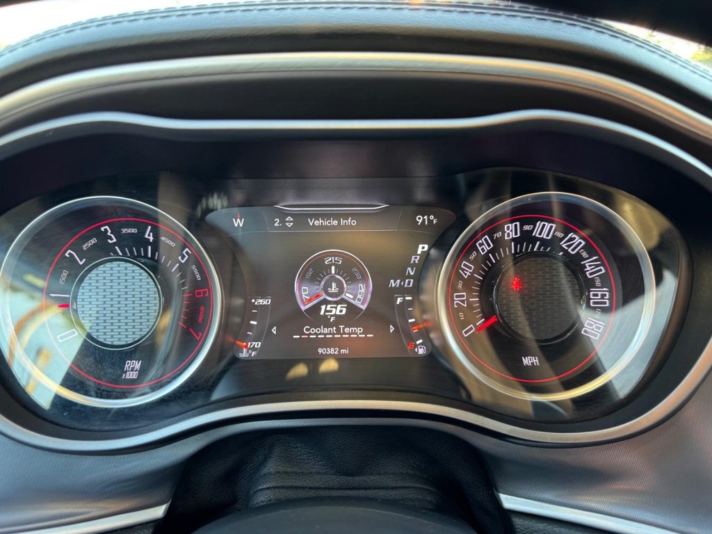Dodge Challenger Vehicle Full-screen Gallery Image 18