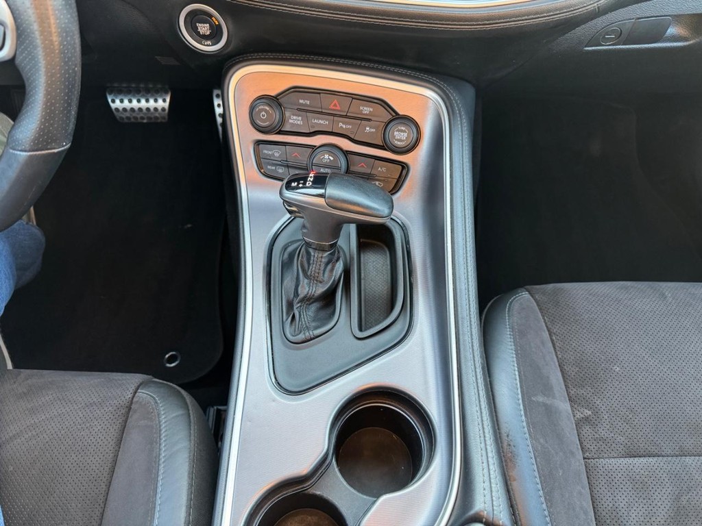 Dodge Challenger Vehicle Full-screen Gallery Image 22
