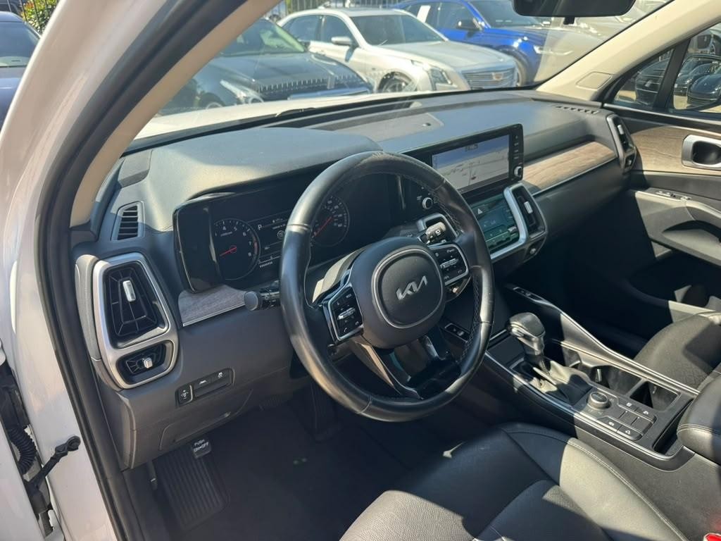 Kia Sorento Vehicle Full-screen Gallery Image 10