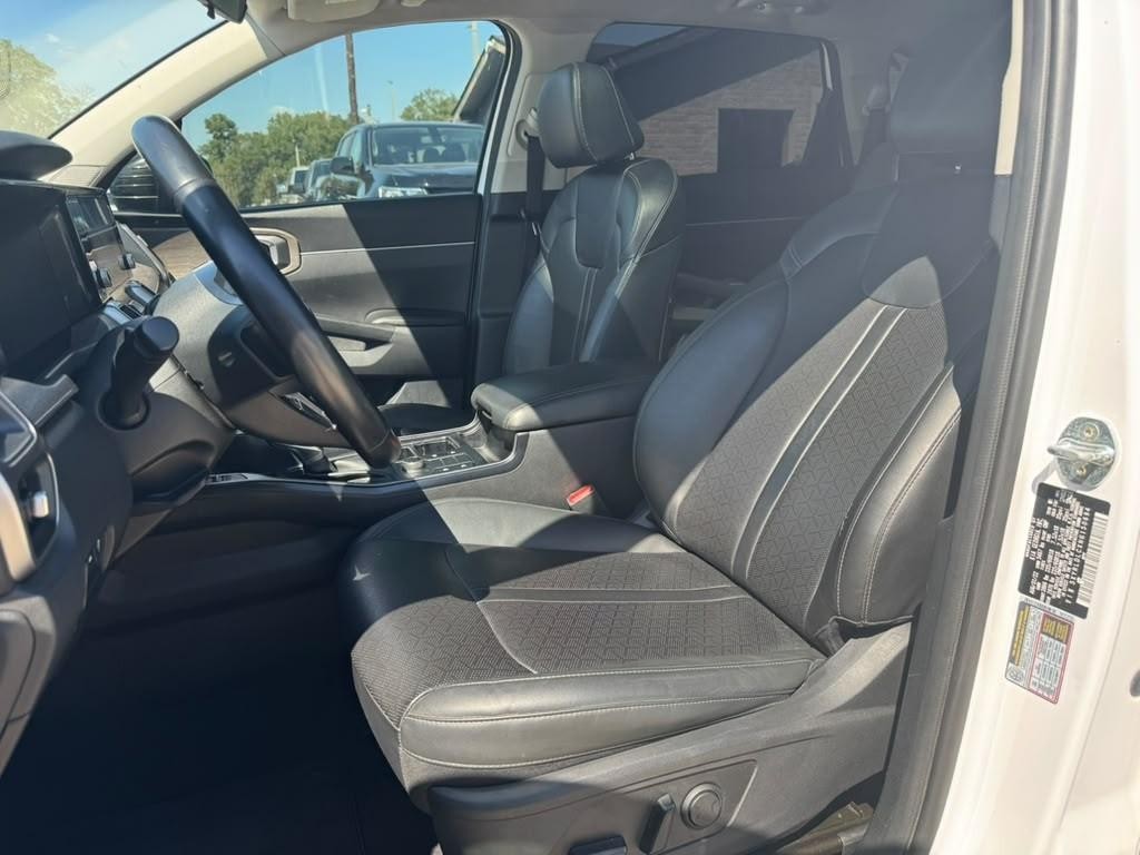 Kia Sorento Vehicle Full-screen Gallery Image 11