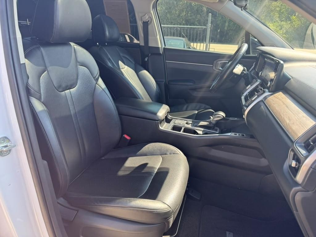 Kia Sorento Vehicle Full-screen Gallery Image 14
