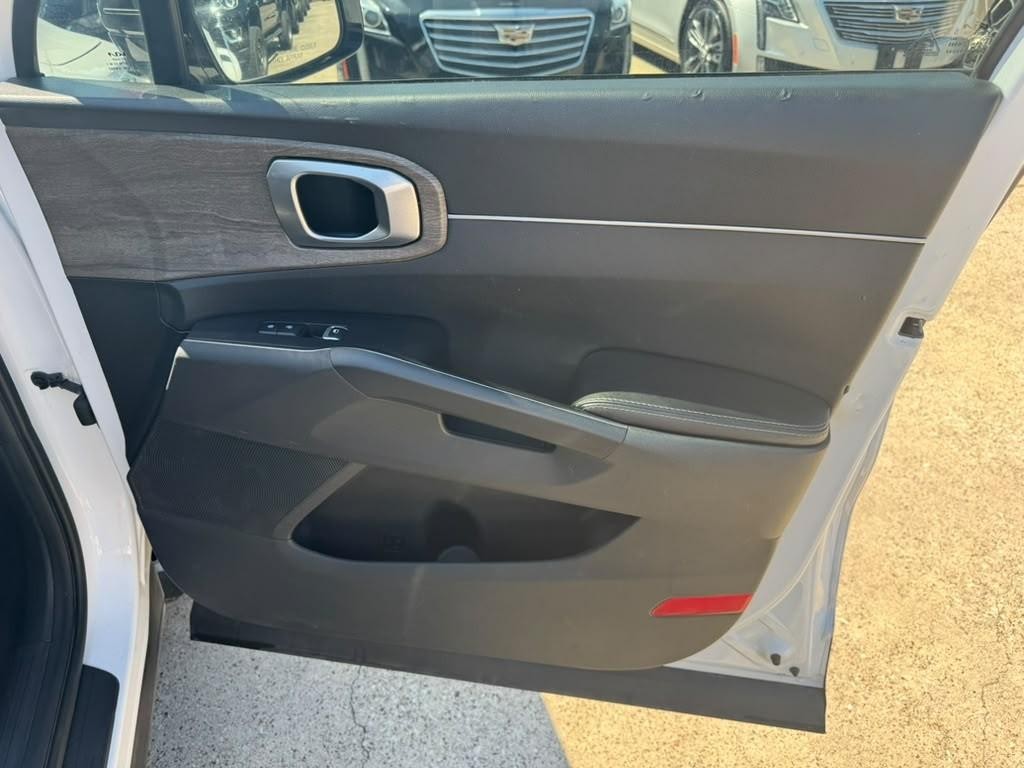 Kia Sorento Vehicle Full-screen Gallery Image 15