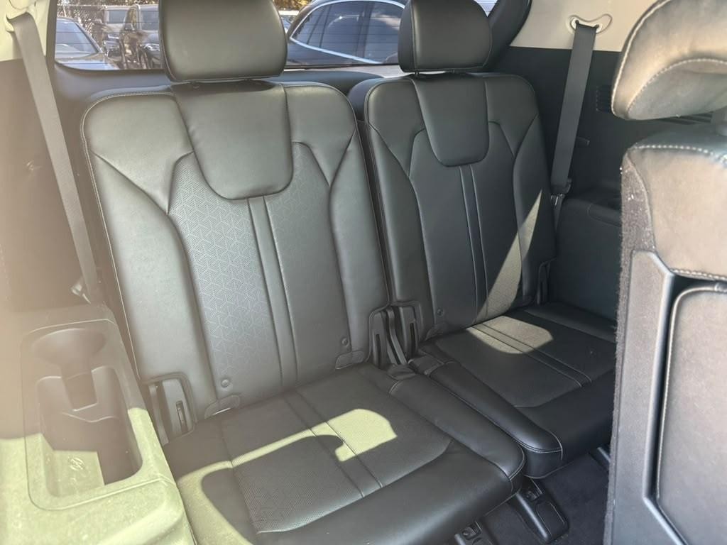 Kia Sorento Vehicle Full-screen Gallery Image 17