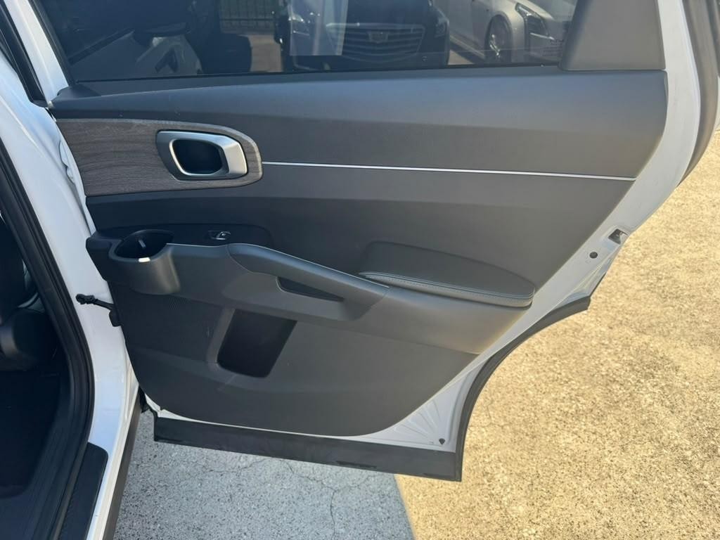 Kia Sorento Vehicle Full-screen Gallery Image 18