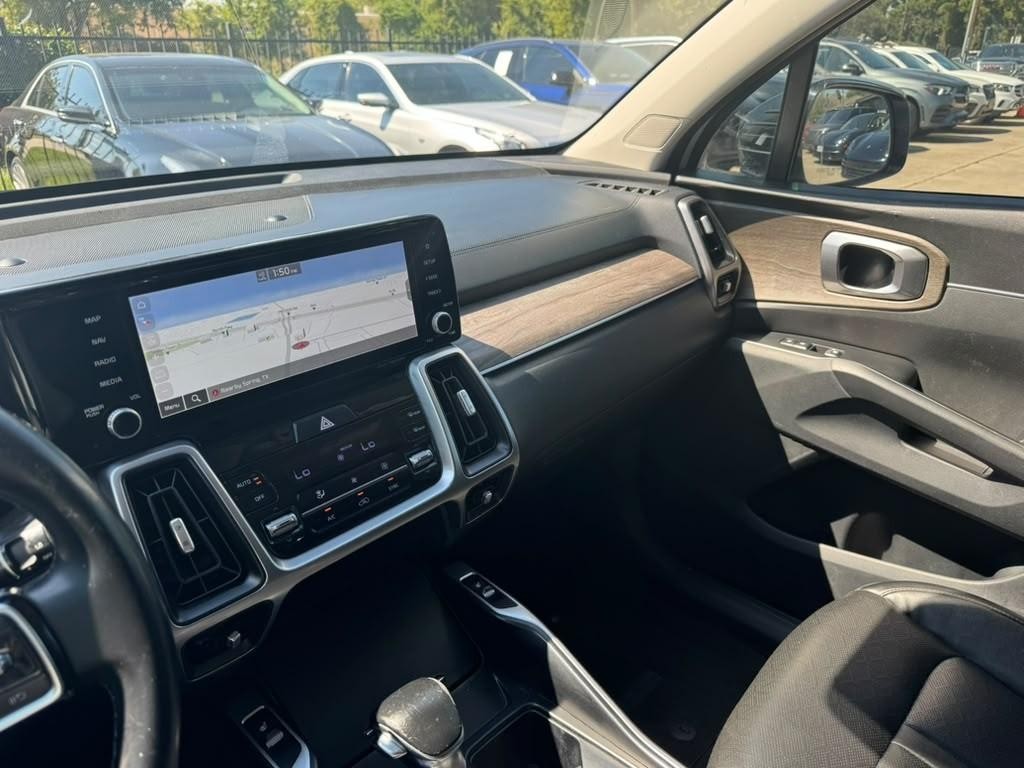 Kia Sorento Vehicle Full-screen Gallery Image 28