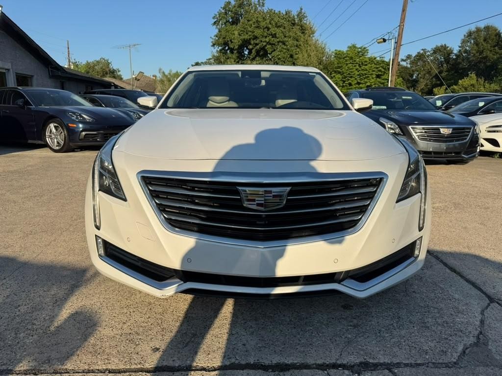 Cadillac CT6 Vehicle Full-screen Gallery Image 02