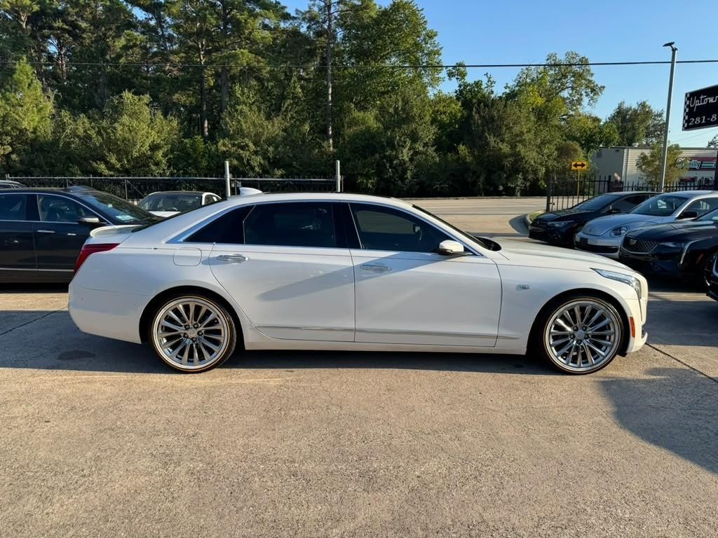 Cadillac CT6 Vehicle Full-screen Gallery Image 05