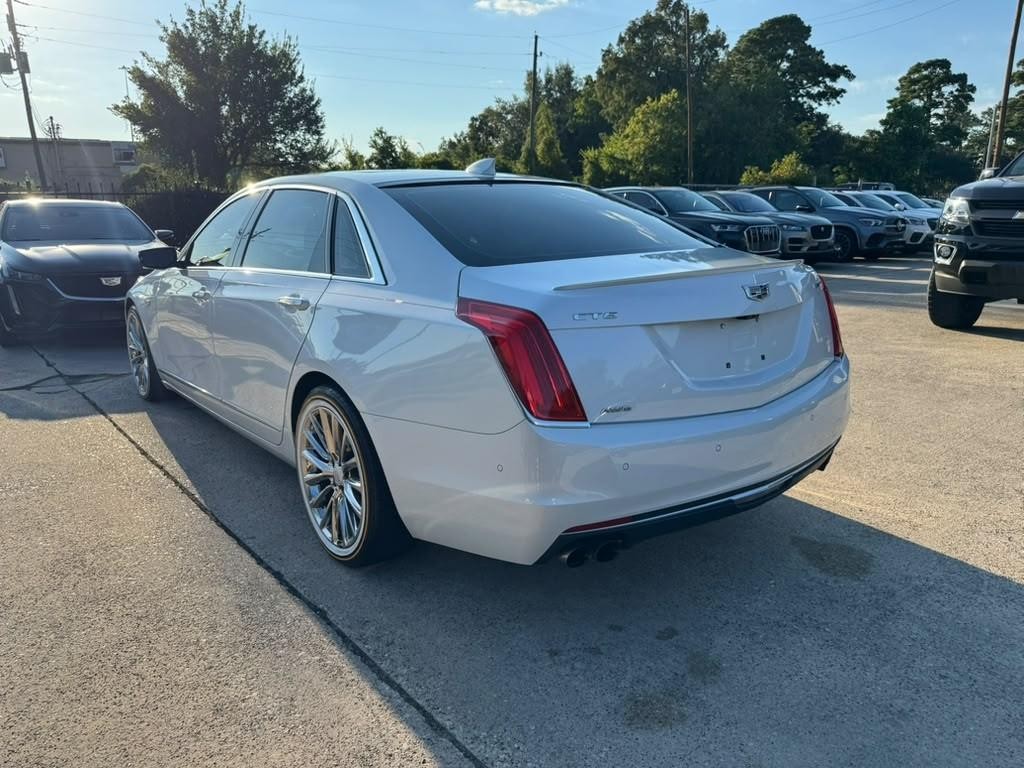 Cadillac CT6 Vehicle Full-screen Gallery Image 08
