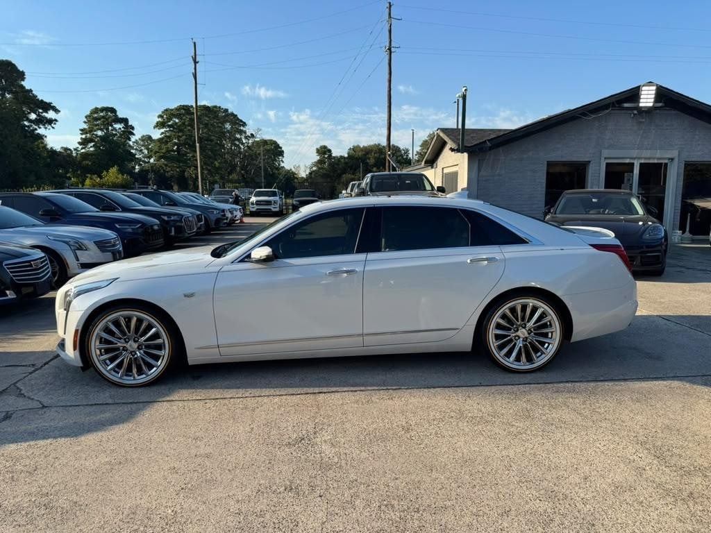 Cadillac CT6 Vehicle Full-screen Gallery Image 09