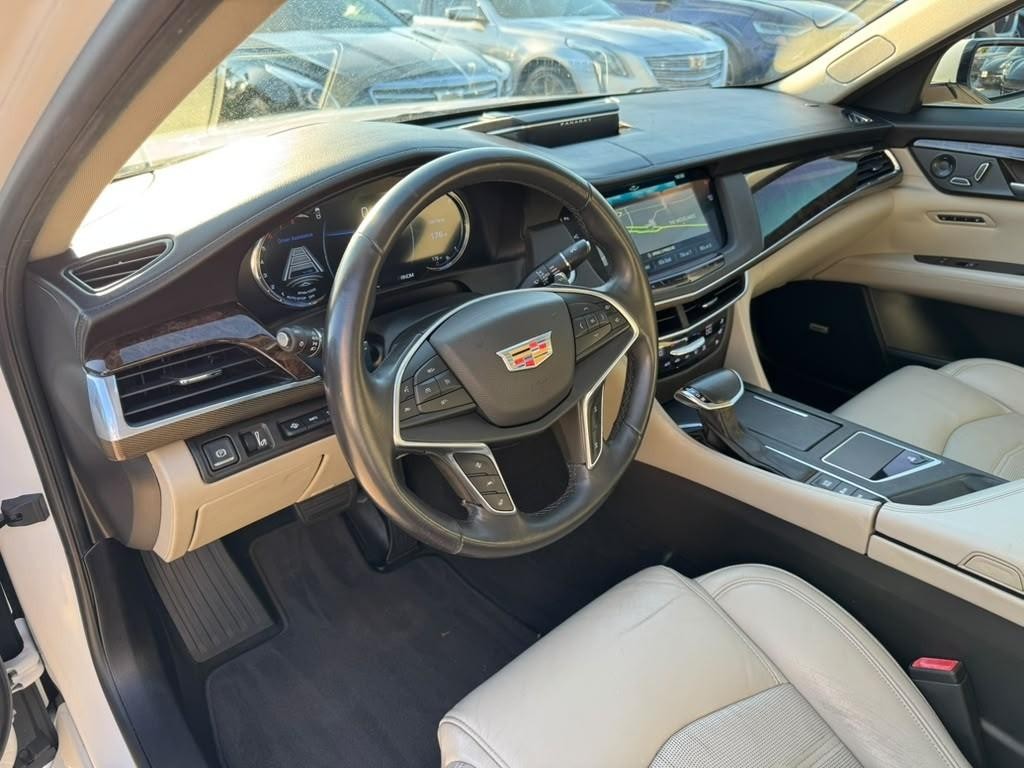 Cadillac CT6 Vehicle Full-screen Gallery Image 10