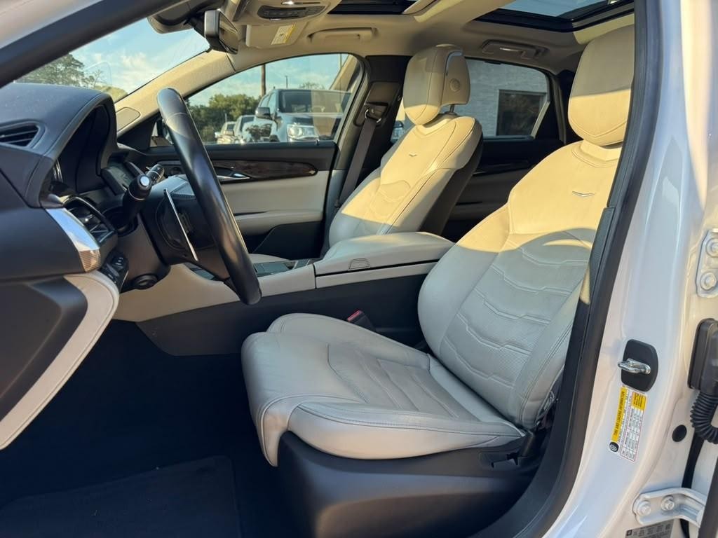 Cadillac CT6 Vehicle Full-screen Gallery Image 11