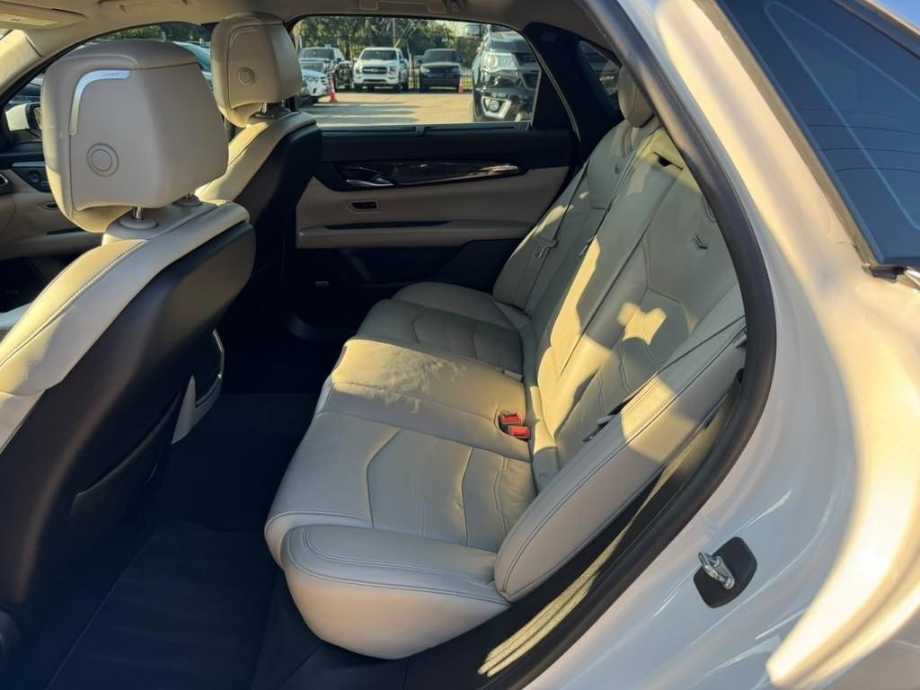 Cadillac CT6 Vehicle Full-screen Gallery Image 18
