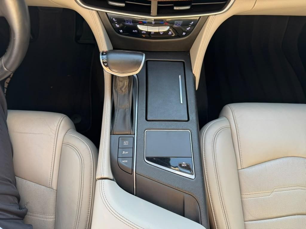 Cadillac CT6 Vehicle Full-screen Gallery Image 25