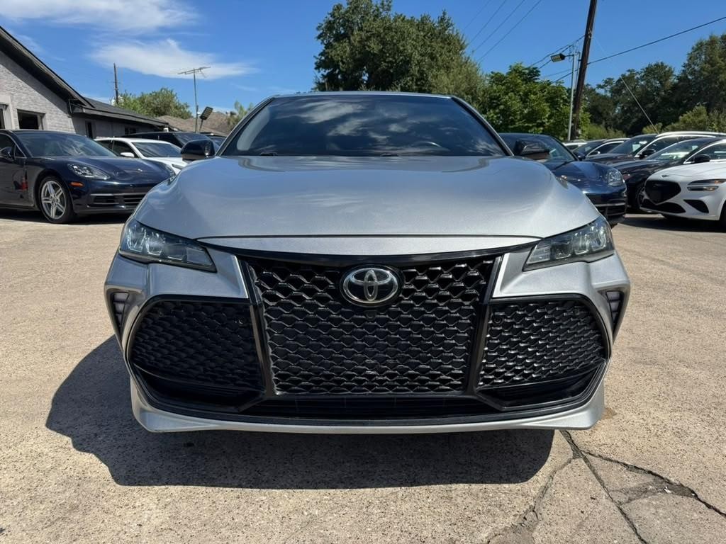 Toyota Avalon Vehicle Full-screen Gallery Image 02
