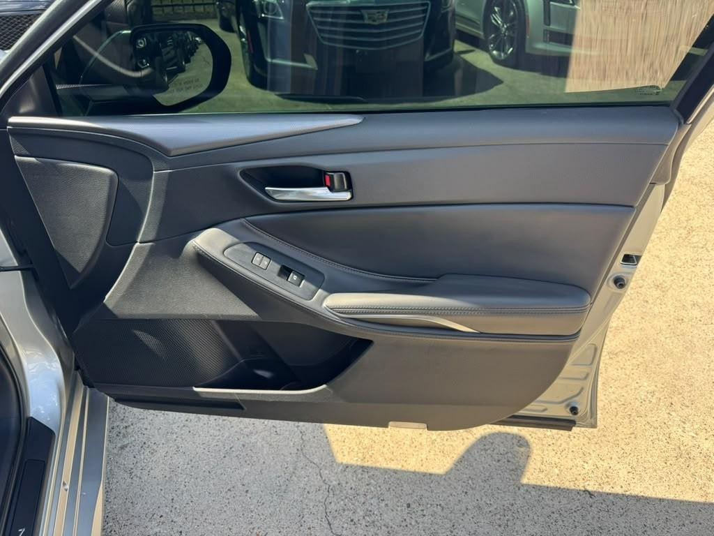 Toyota Avalon Vehicle Full-screen Gallery Image 15
