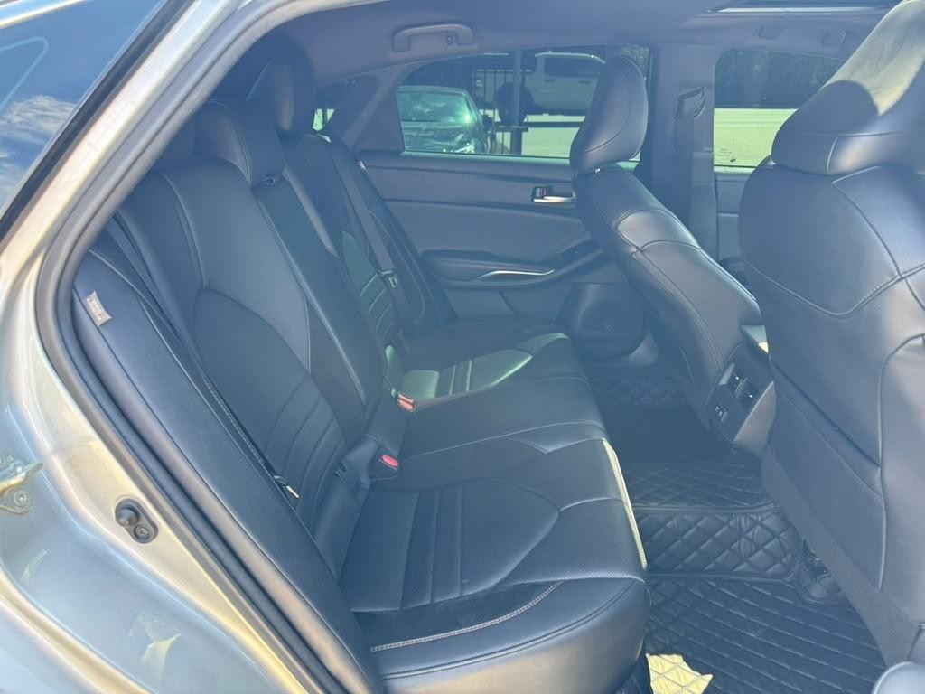Toyota Avalon Vehicle Full-screen Gallery Image 16
